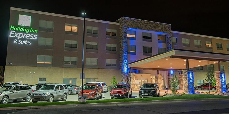 Holiday Inn Express & Suites Dayton North - Vandalia, An Ihg Hotel Exterior photo